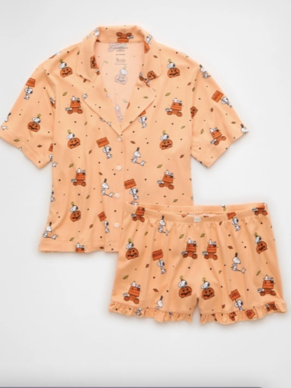 American Eagle x Peanut Snoopy Luxe Plush Button-Up PJ Set Medium + Socks - Picture 2 of 11